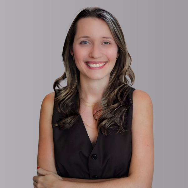 Dra. Julianna de O.L. Parizotto